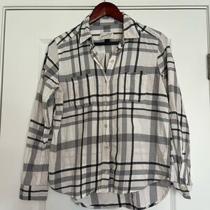 Universal Thread Women's Plaid Button-Down Shirt